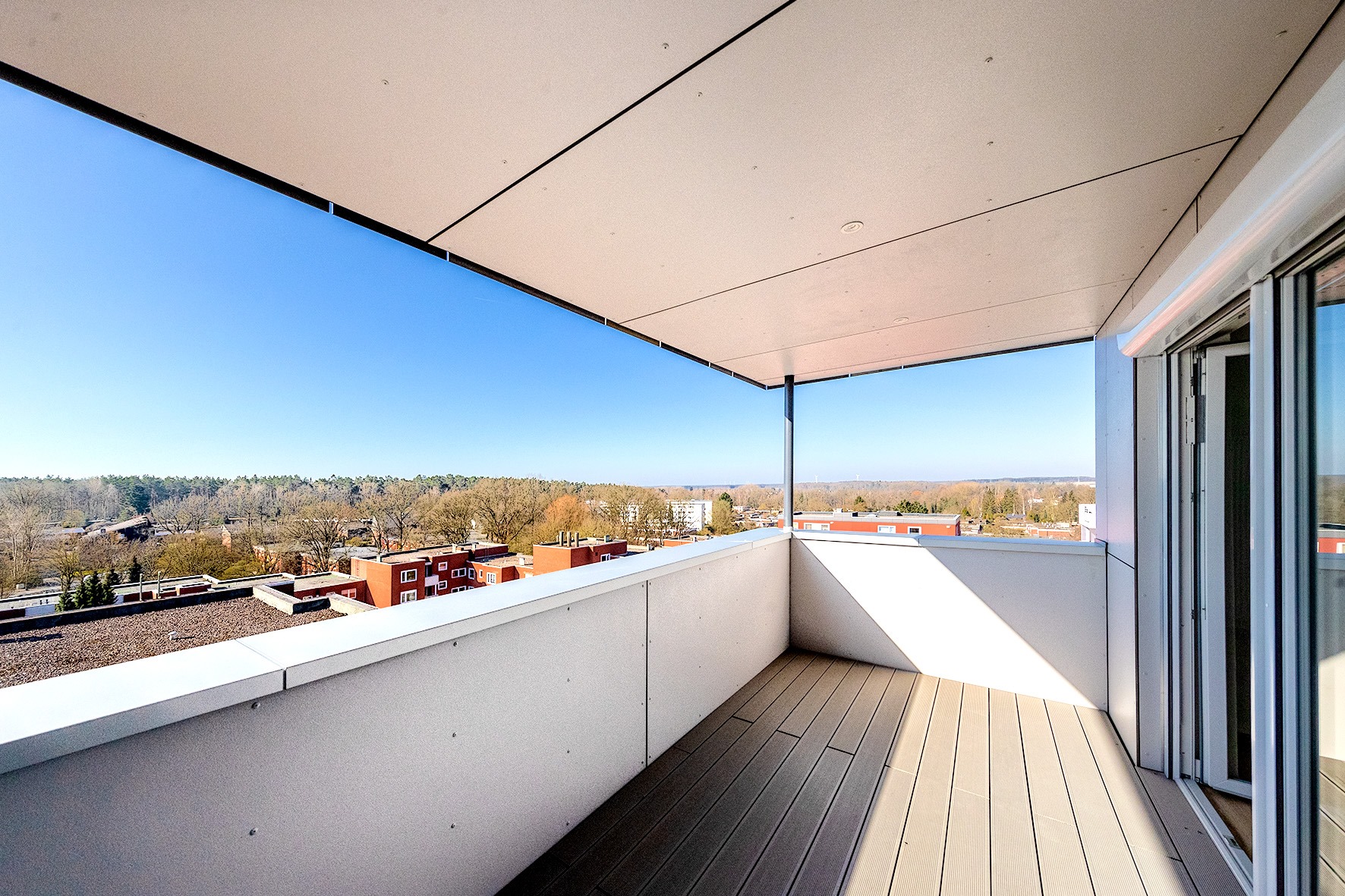 Loggia mit Ausblick Loggia einer Wohnung im Dachgeschoss mit Blick über Uelzen