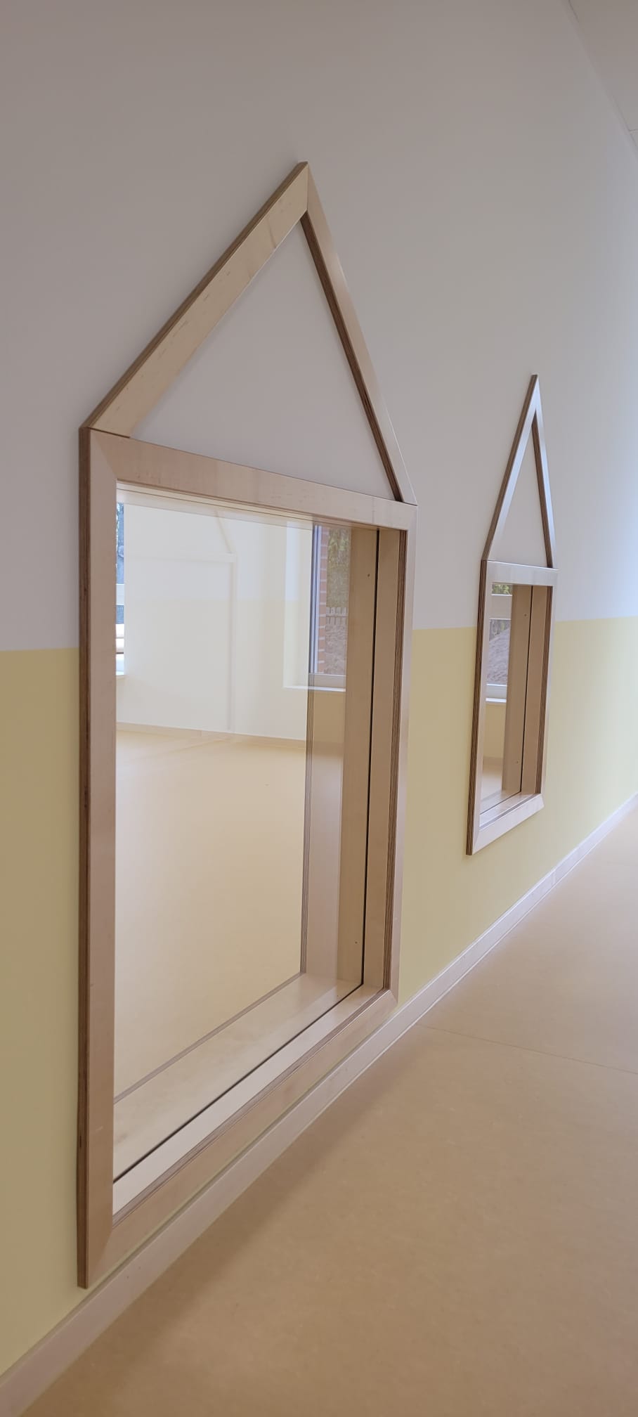 Innenfenster in Hausform in der Kita Wrestedt